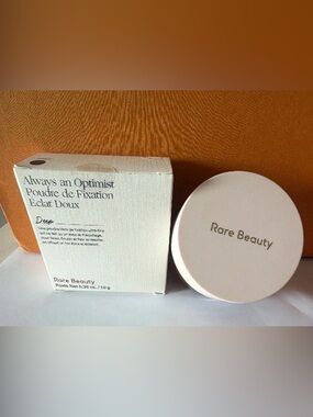 Rare Beauty Always an Optimist Soft Radiance Setting Powder Shade Deep